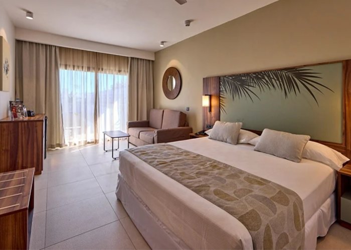 Double Standard - Riu Turquoise